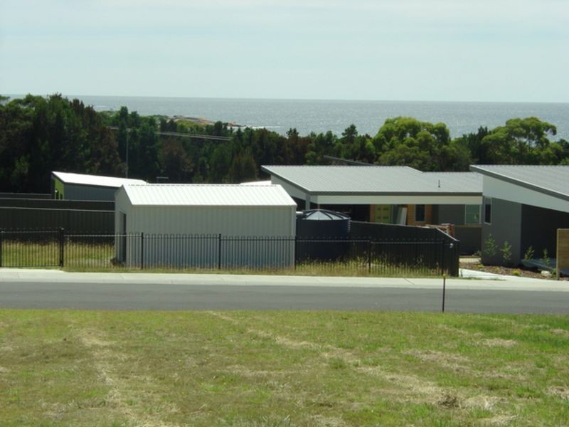 16 Wallace Avenue, Bicheno TAS 7215