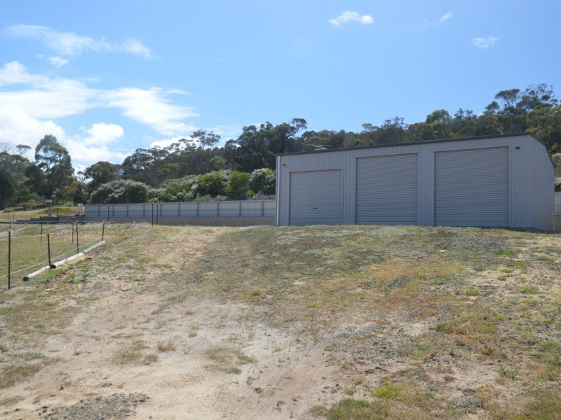 17 Muirs Place, Coles Bay TAS 7215