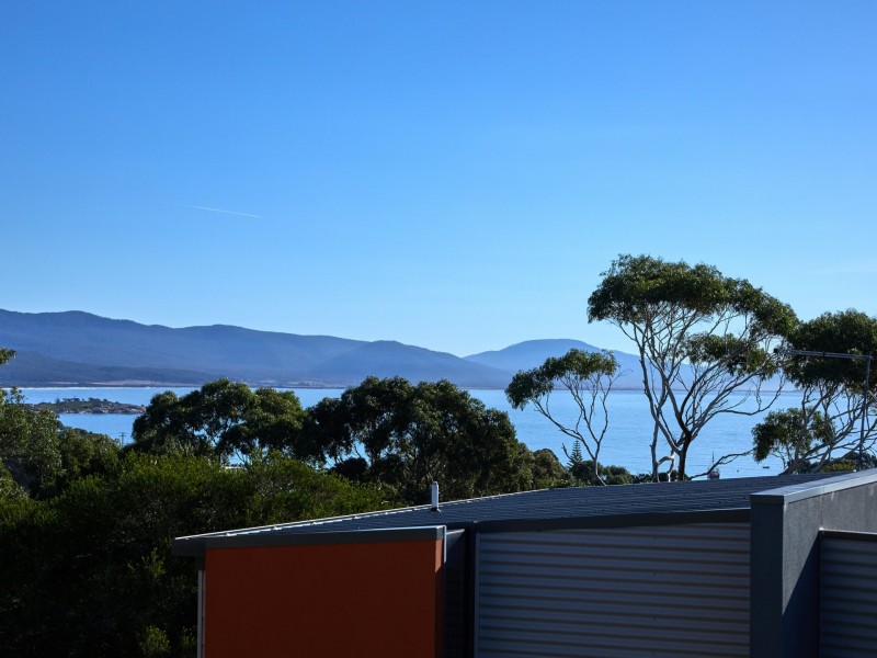 Unit 1/32 Douglas, Bicheno TAS 7215