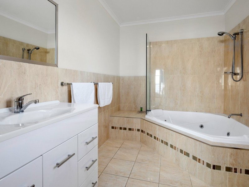 Unit 1/2B Tasman Highway, Bicheno TAS 7215