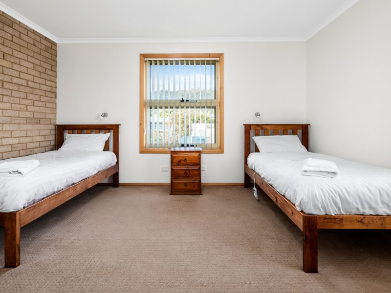 Unit 1/2B Tasman Highway, Bicheno TAS 7215