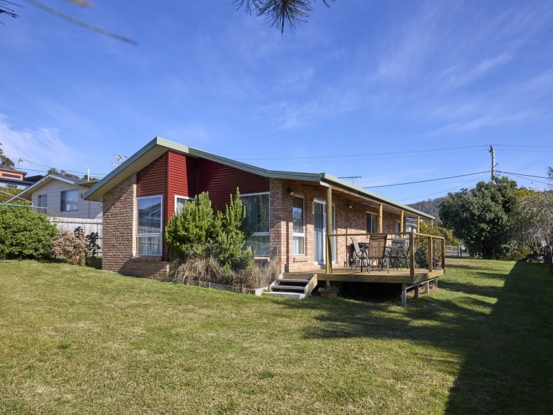 4 Nailer Ave, Bicheno TAS 7215