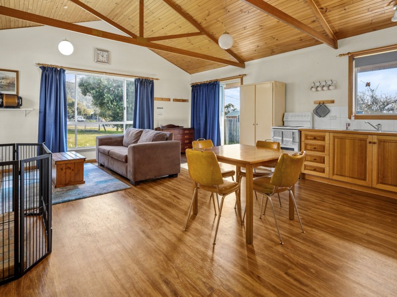 4 Nailer Ave, Bicheno TAS 7215