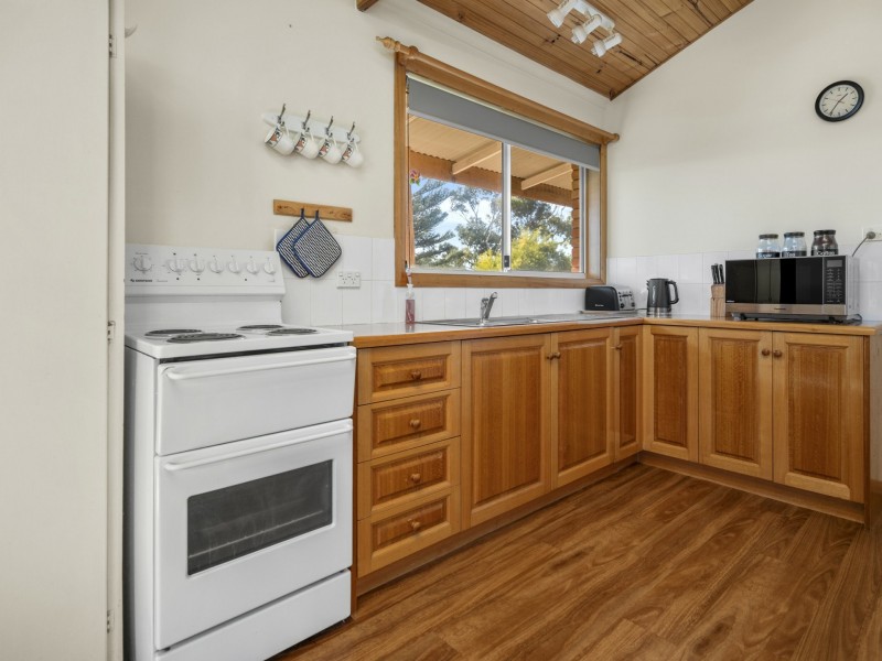 4 Nailer Ave, Bicheno TAS 7215