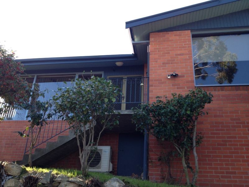 130 Derwent Avenue, Lindisfarne TAS 7015