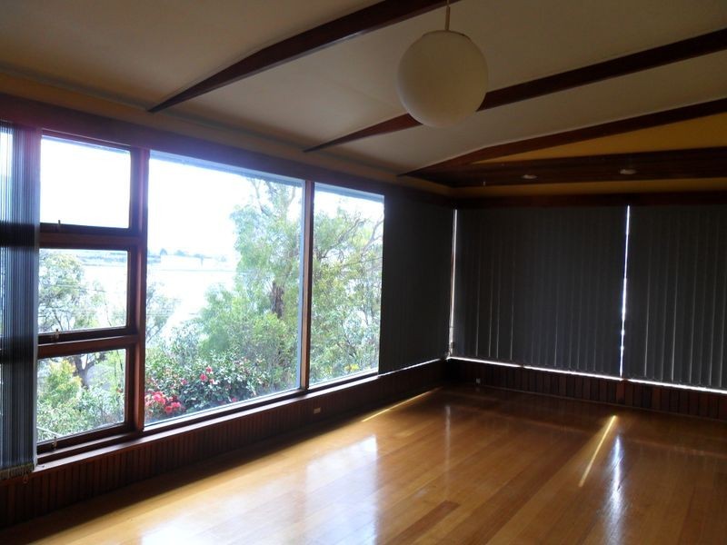 130 Derwent Avenue, Lindisfarne TAS 7015