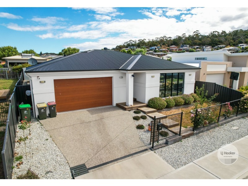 32 Burgundy Road, Howrah TAS 7018