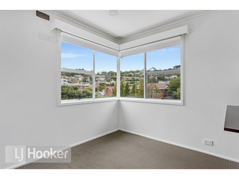 24 Manly Avenue, Lindisfarne TAS 7015