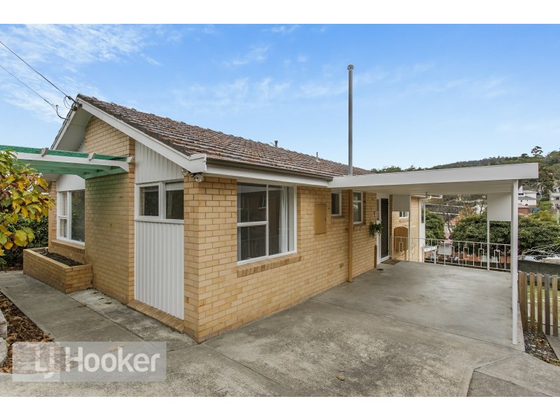 24 Manly Avenue, Lindisfarne TAS 7015