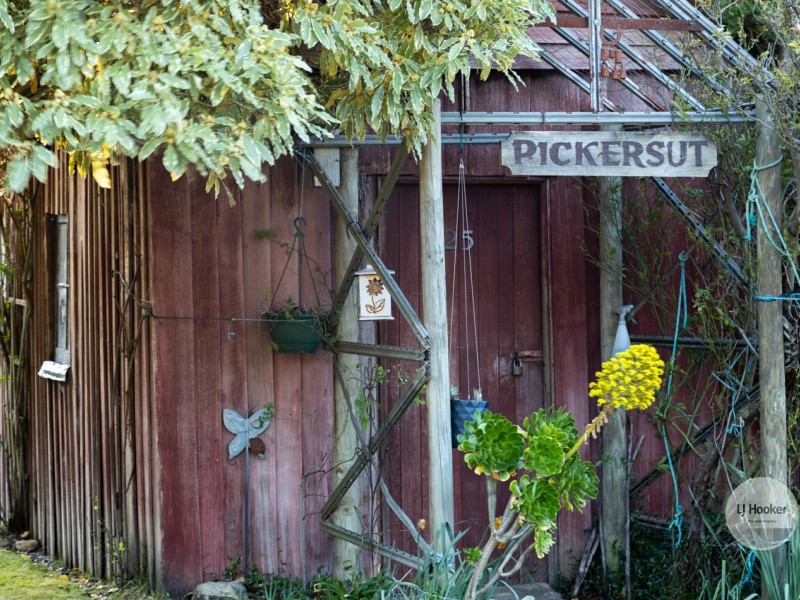 25 Banksia Rd, Mountain River TAS 7109