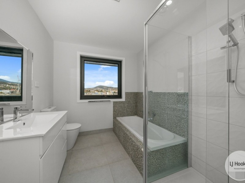 2/24 Arundel Street, Derwent Park TAS 7009