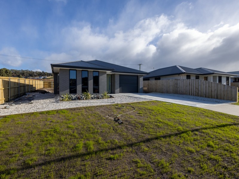 11 Hallett Drive, Rokeby TAS 7019