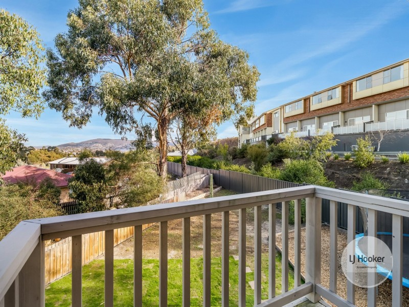 24 Flagstaff Gully Road, Lindisfarne TAS 7015