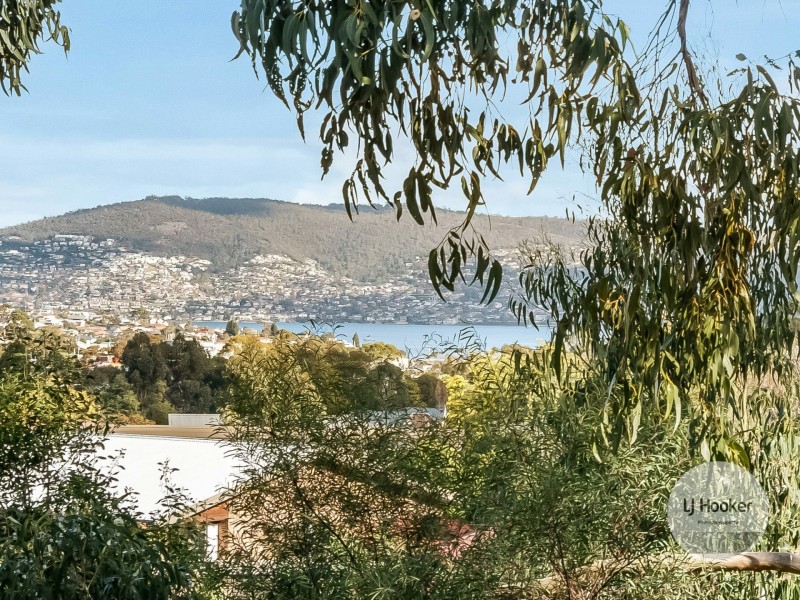 24 Flagstaff Gully Road, Lindisfarne TAS 7015