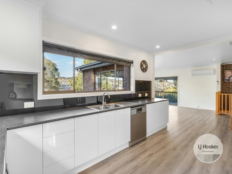 24 Flagstaff Gully Road, Lindisfarne TAS 7015