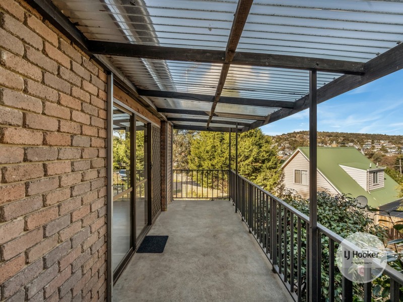 24 Flagstaff Gully Road, Lindisfarne TAS 7015