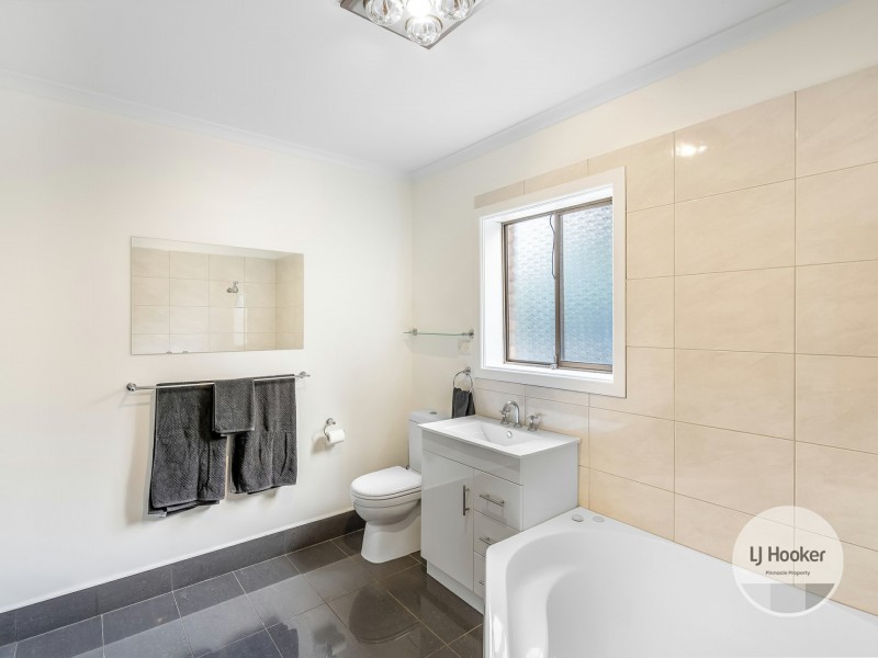 24 Flagstaff Gully Road, Lindisfarne TAS 7015