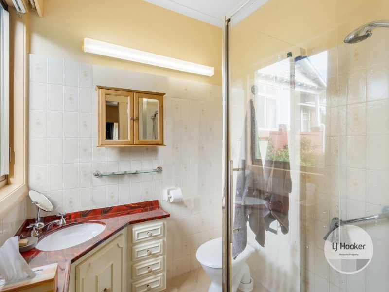 14 Oldham Avenue, New Town TAS 7008