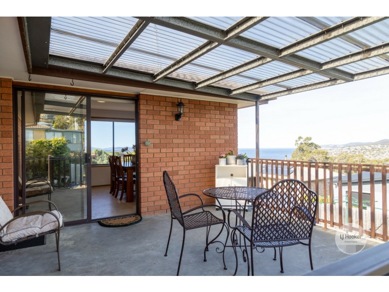 12 Stirling Ave, Blackmans Bay TAS 7052