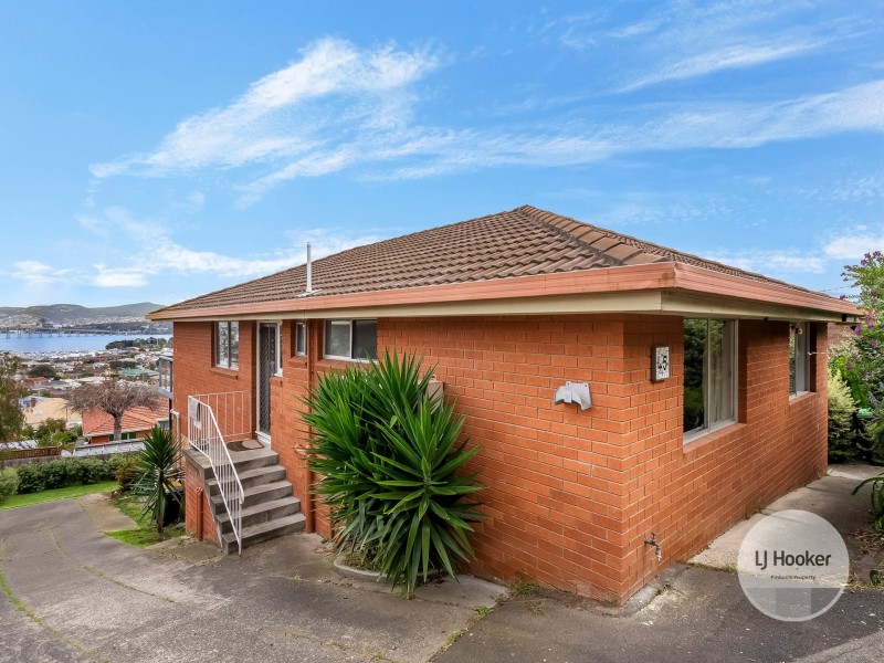 45 Karoola Road, Lindisfarne TAS 7015