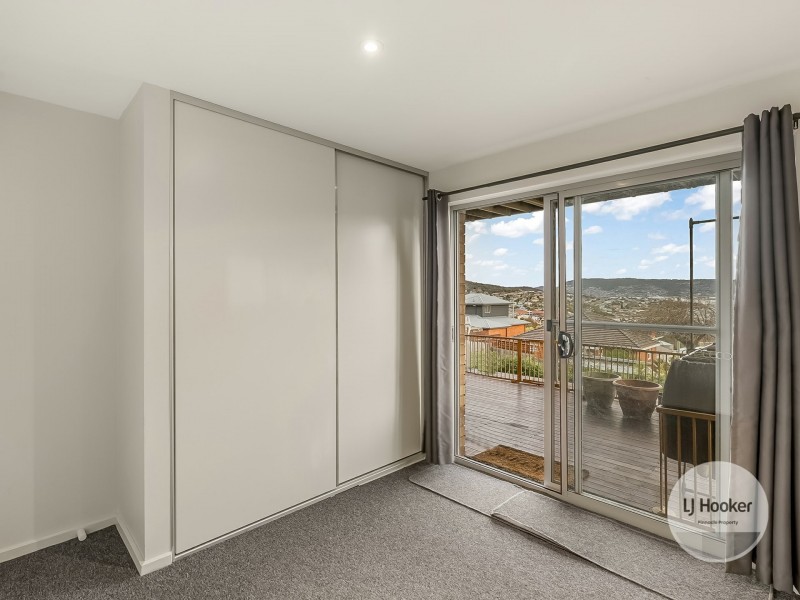 45 Karoola Road, Lindisfarne TAS 7015