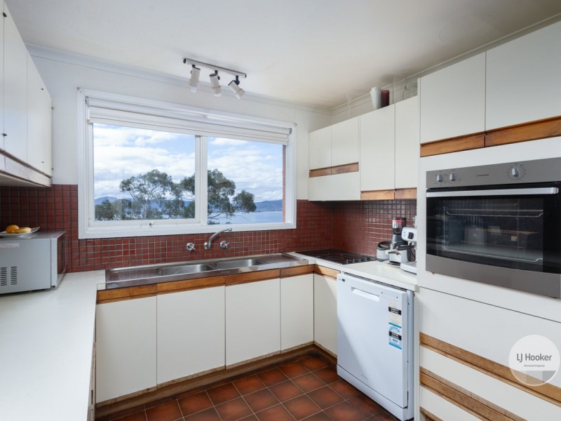 2 Cartela St, Sandy Bay TAS 7005