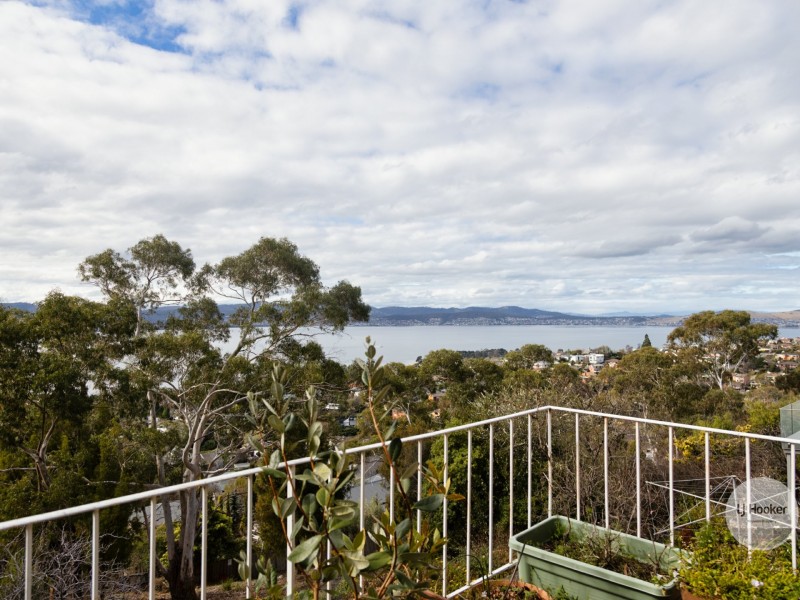 2 Cartela St, Sandy Bay TAS 7005