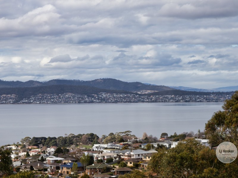2 Cartela St, Sandy Bay TAS 7005