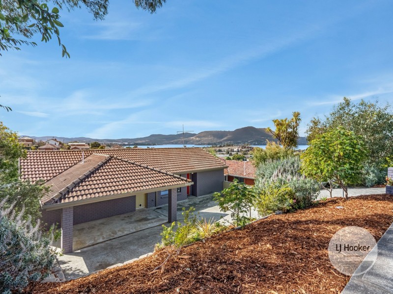 18 Chandos Drive, Berriedale TAS 7011