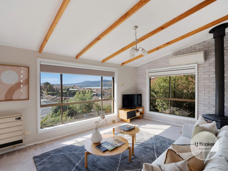 18 Chandos Drive, Berriedale TAS 7011