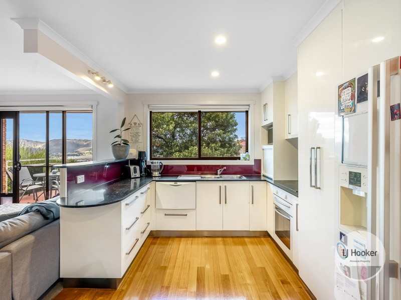 2/8 Dooleys Avenue, Rosetta TAS 7010