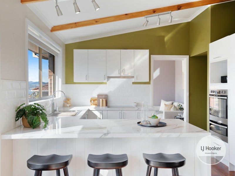 18 Chandos Drive, Berriedale TAS 7011