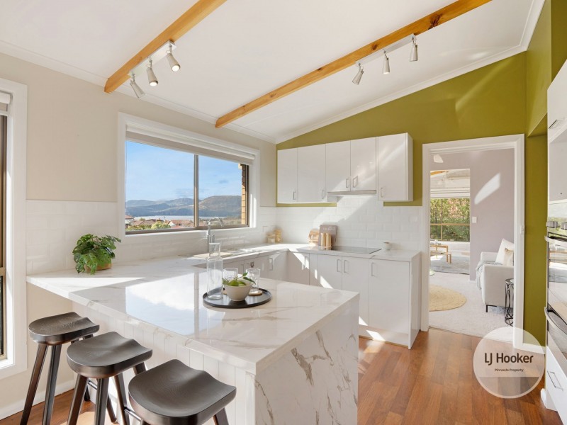 18 Chandos Drive, Berriedale TAS 7011