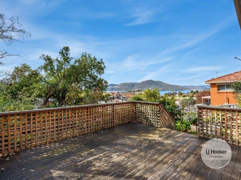 18 Chandos Drive, Berriedale TAS 7011