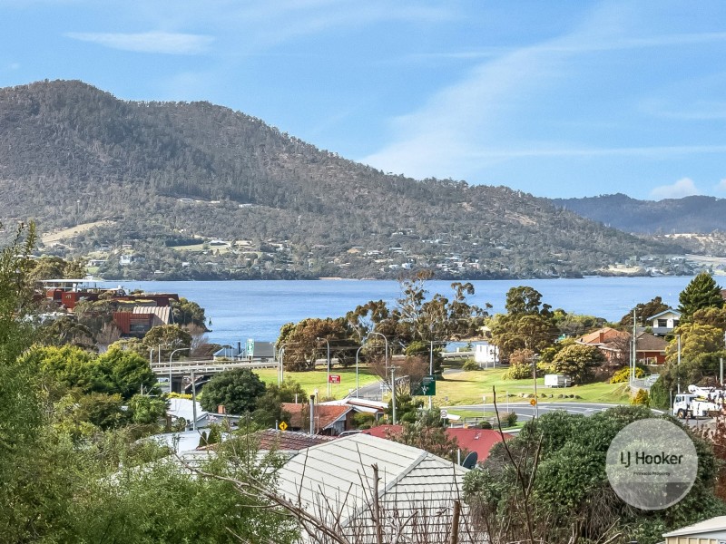 18 Chandos Drive, Berriedale TAS 7011