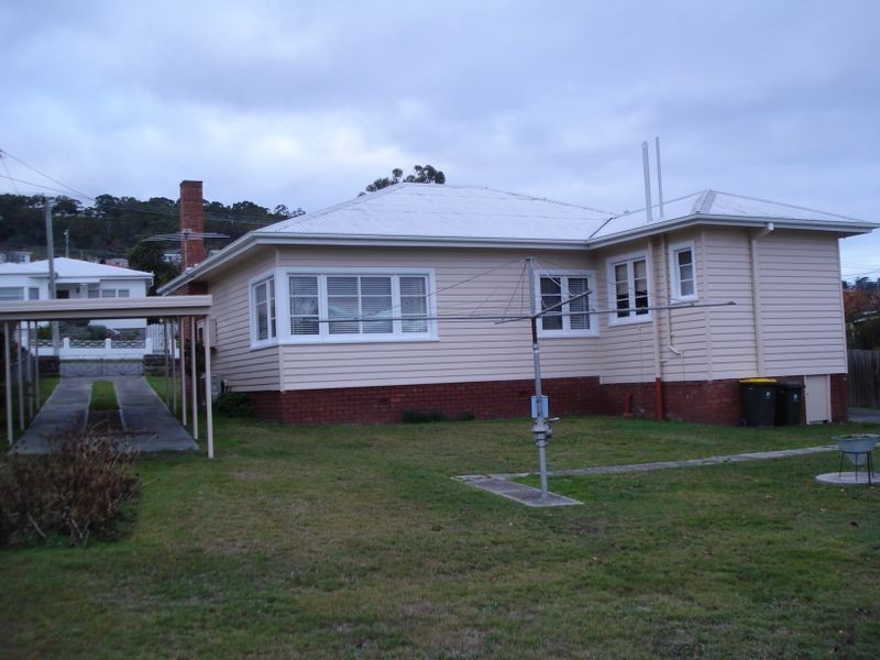 4 Rowitta Road, Lindisfarne TAS 7015