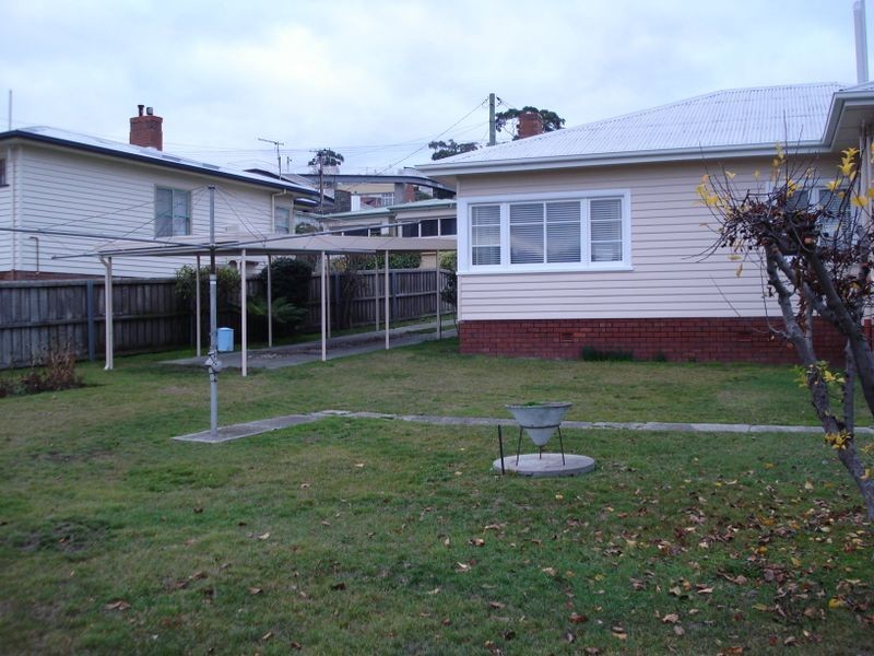 4 Rowitta Road, Lindisfarne TAS 7015