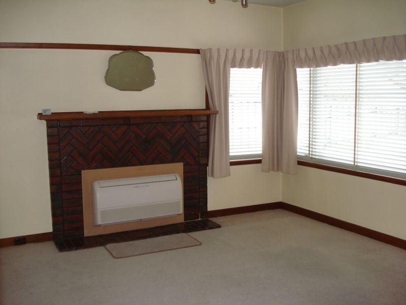 4 Rowitta Road, Lindisfarne TAS 7015