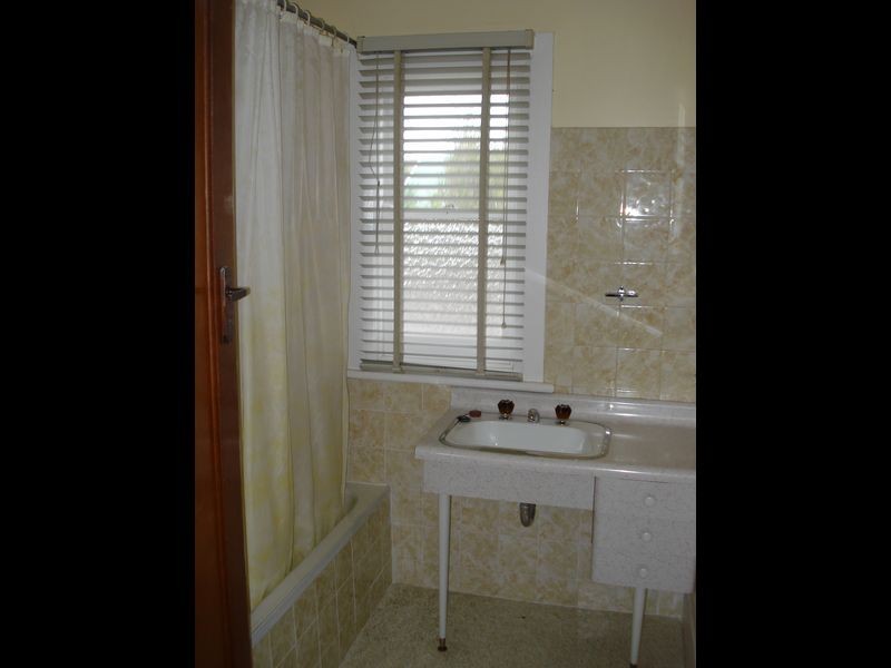 4 Rowitta Road, Lindisfarne TAS 7015