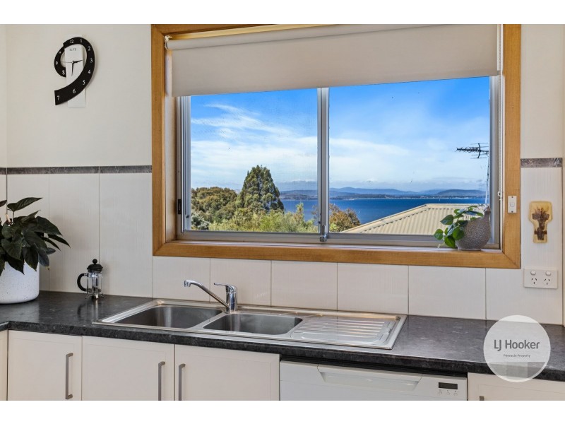 42 Tingira Road, Blackmans Bay TAS 7052