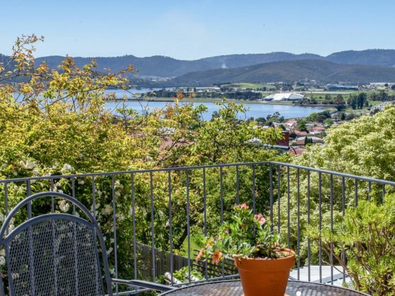 25 Barclay Crescent, Rosetta TAS 7010