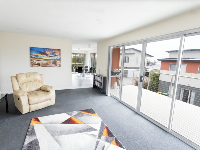 1/3 Hazel Street, Blackmans Bay TAS 7052