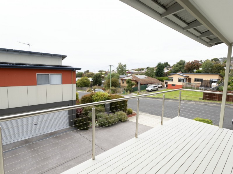 1/3 Hazel Street, Blackmans Bay TAS 7052