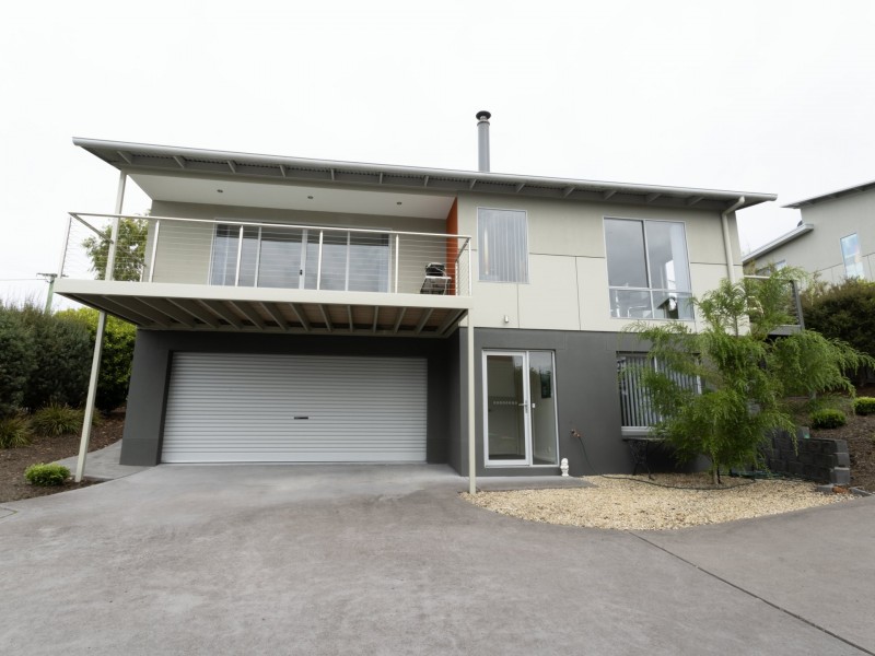 1/3 Hazel Street, Blackmans Bay TAS 7052