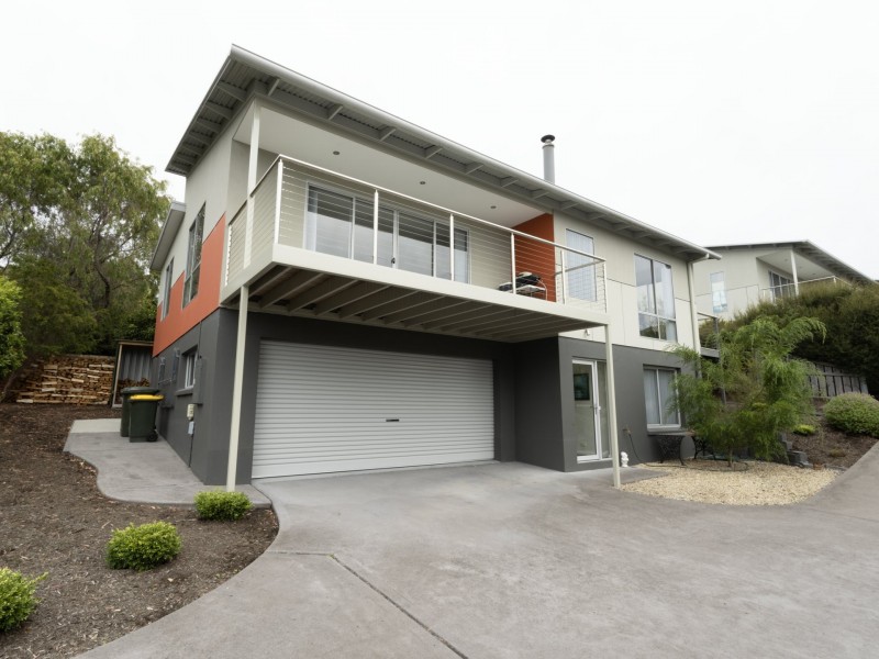 1/3 Hazel Street, Blackmans Bay TAS 7052