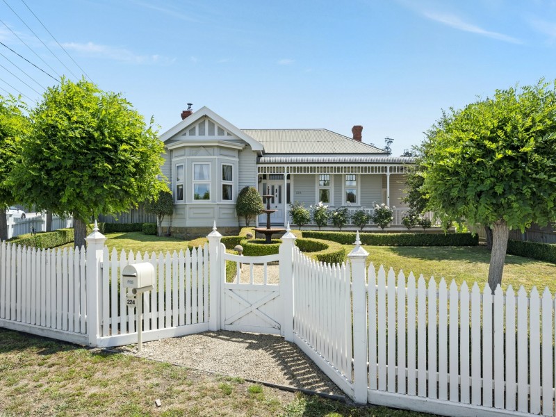 224 Derwent Avenue, Lindisfarne TAS 7015