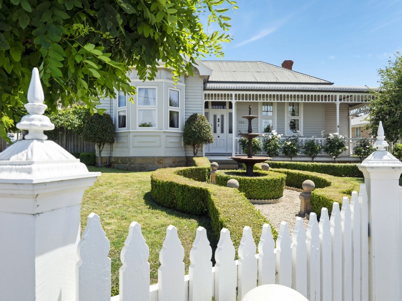 224 Derwent Avenue, Lindisfarne TAS 7015