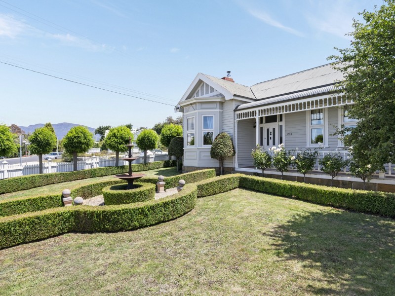 224 Derwent Avenue, Lindisfarne TAS 7015