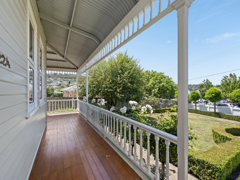 224 Derwent Avenue, Lindisfarne TAS 7015