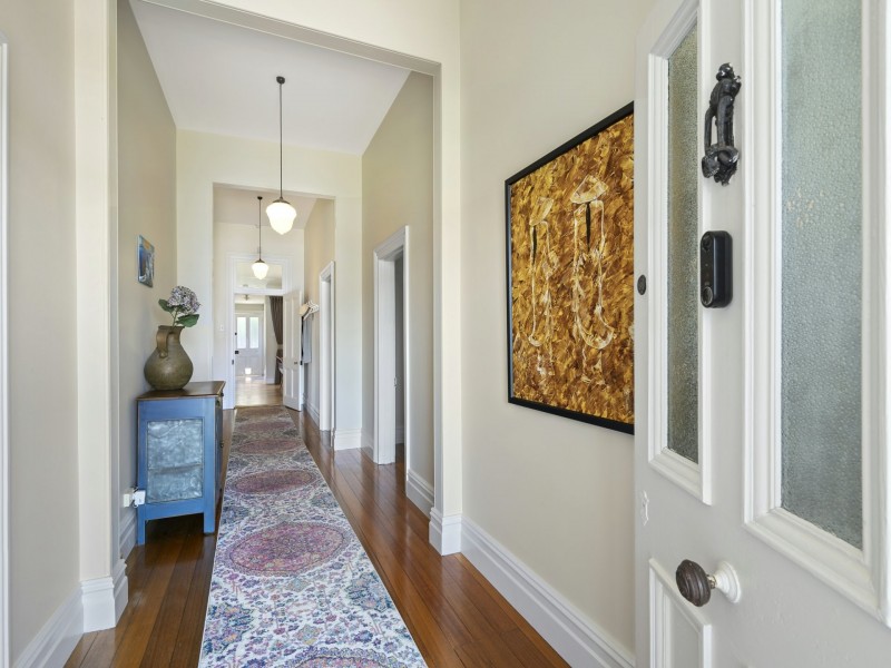 224 Derwent Avenue, Lindisfarne TAS 7015